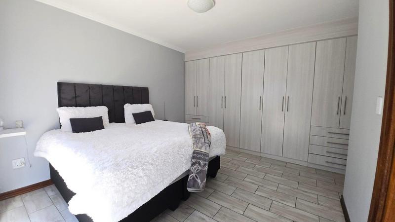 2 Bedroom Property for Sale in Gateway Manor North West
